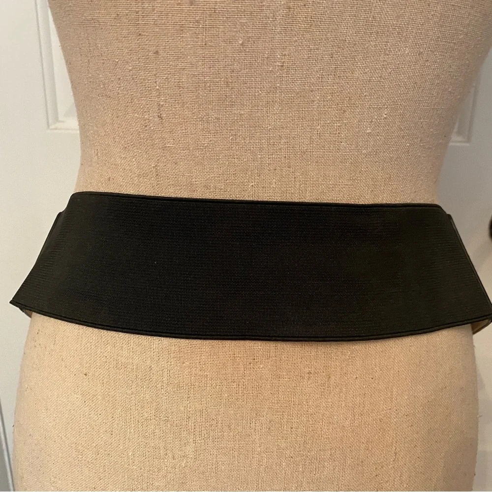CHICO’S BELT BLACK FAUX LEATHER STRETCH ELASTIC SILVER BUCKLE ANIMAL ACCENT Sz M